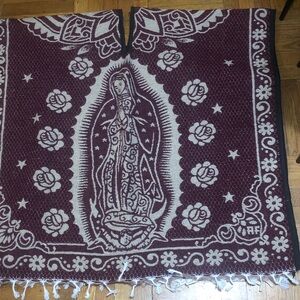 Poncho Burgundy and White Mary Virgin, Very good condition,open to offers!!